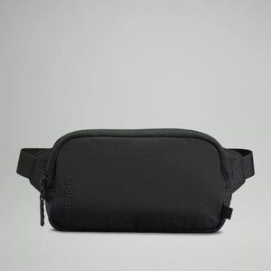 Brand New WITH Tags: Lululemon Mini Belt Bag | Black